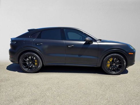 Used 2025 Porsche Cayenne Turbo AWD/4WD image 2