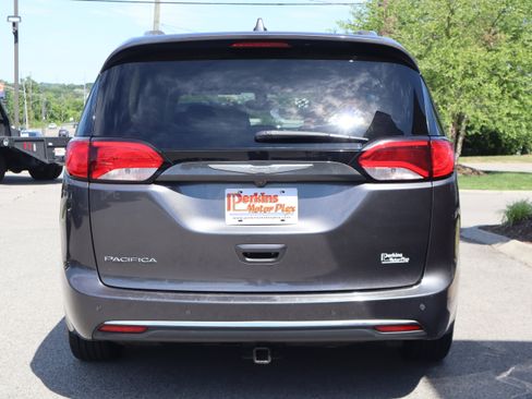 Used 2018 Chrysler Pacifica Touring-L Plus FWD image 8