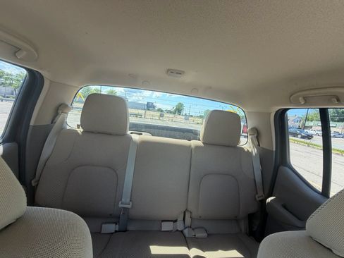 Used 2012 Nissan Frontier SV w/ SV Premium Utility Pkg AWD/4WD image 15