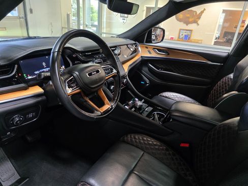 Used 2023 Jeep Grand Cherokee L Summit AWD/4WD image 16