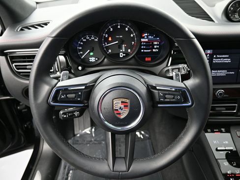 Used 2025 Porsche Macan image 19