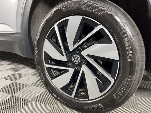 Used 2025 Volkswagen Atlas SE image 13