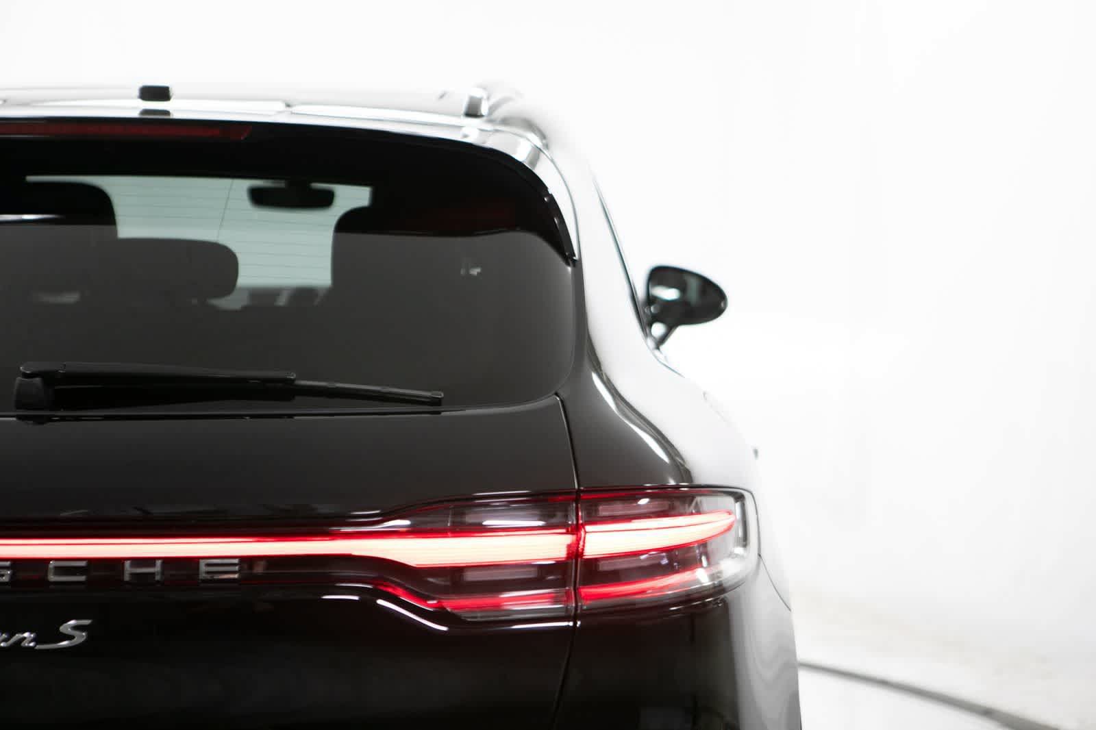 Certified 2024 Porsche Macan S AWD/4WD image 21