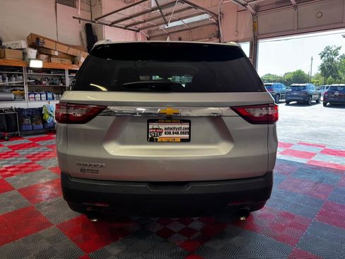 Used 2021 Chevrolet Traverse LT image 6