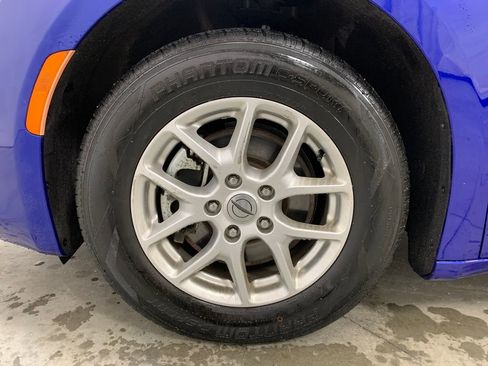 Used 2021 Chrysler Voyager LX image 21