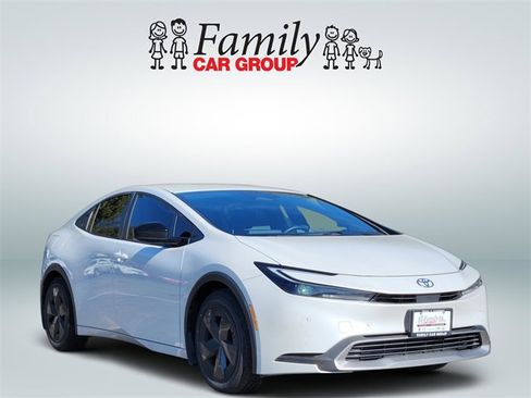 Certified 2024 Toyota Prius Prime SE image 2