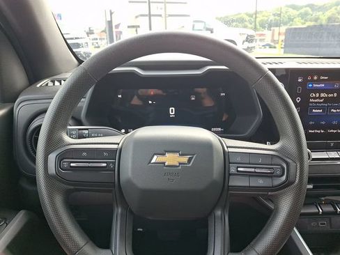 Used 2025 Chevrolet Colorado W/T w/ Advanced Trailering Package AWD/4WD image 19