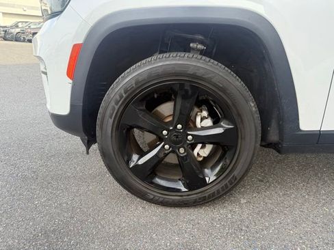 Used 2023 Jeep Grand Cherokee Altitude AWD/4WD image 43