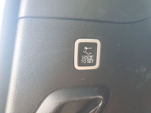 Used 2024 Jeep Wagoneer Series II w/ Flexible Seating Group image 9