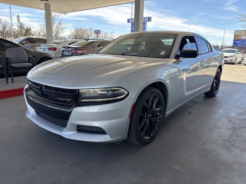 Used 2019 Dodge Charger SXT w/ Blacktop Package image 4