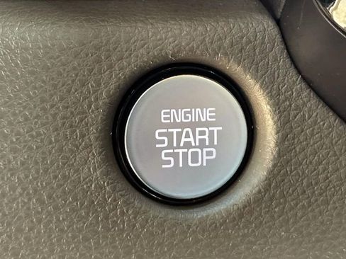 Used 2025 Kia Carnival FWD image 29