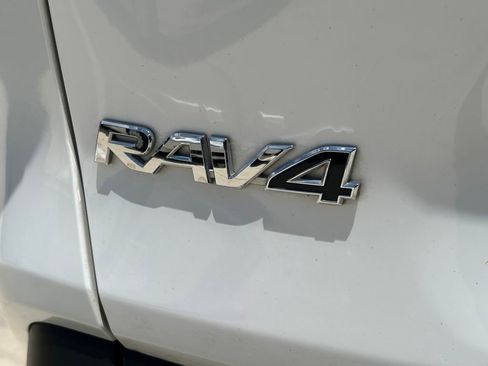 Used 2025 Toyota RAV4 LE AWD/4WD image 12
