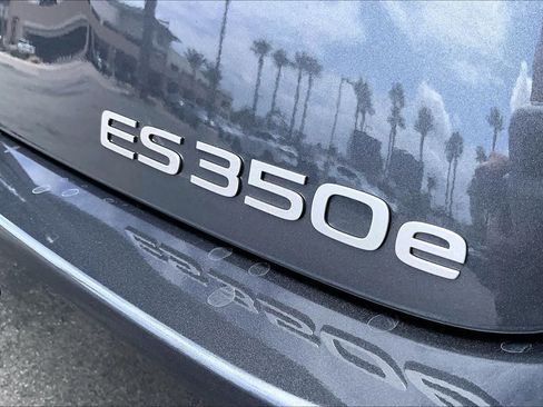 New 2026 Lexus ES 350e FWD image 8