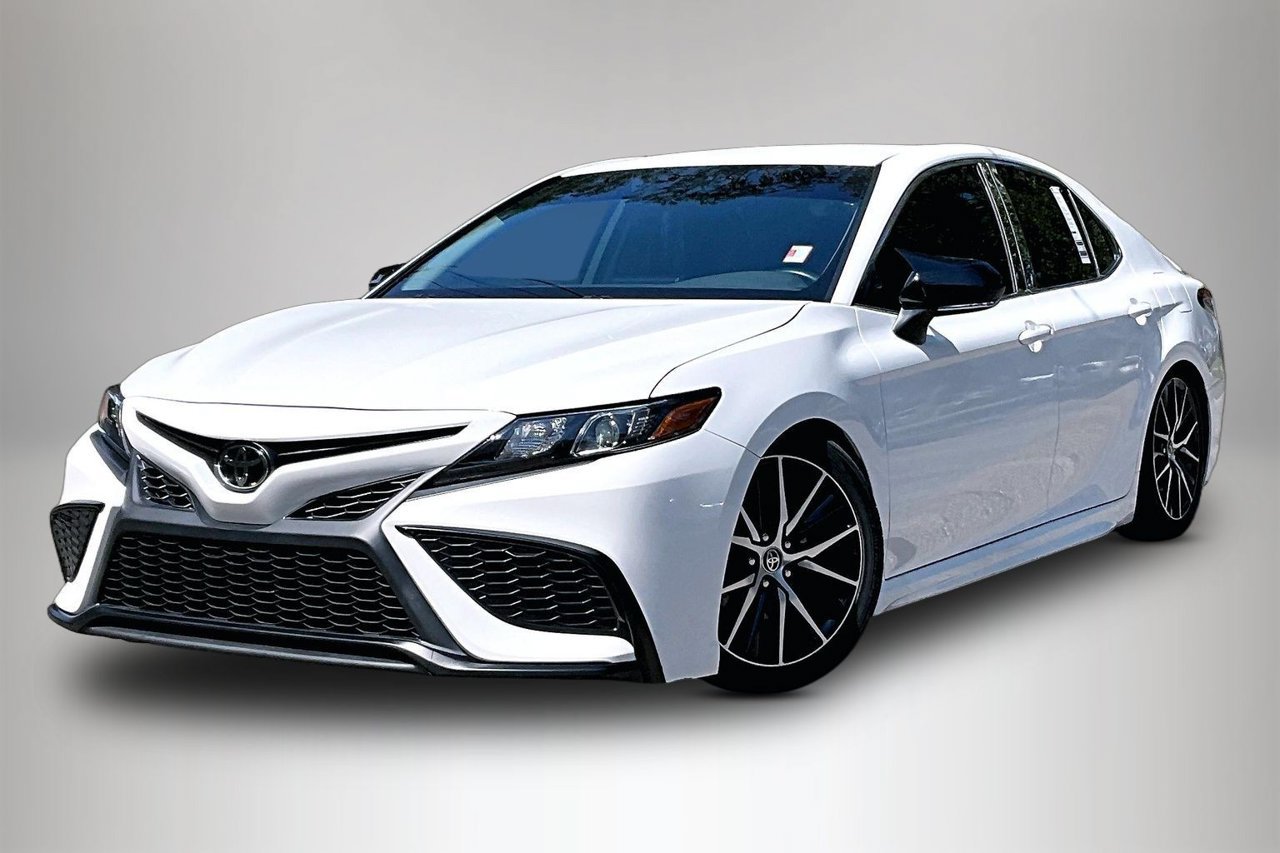 Used 2023 Toyota Camry SE FWD image 1
