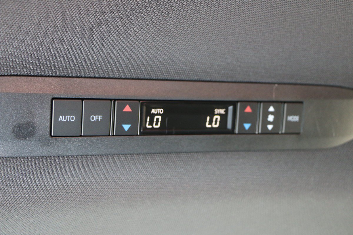 Used 2025 Toyota Sienna XSE AWD/4WD image 31