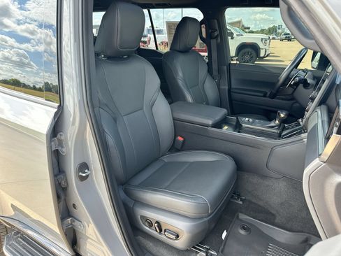 Used 2024 Lexus GX 550 w/ Accessory Package (Z1) AWD/4WD image 25