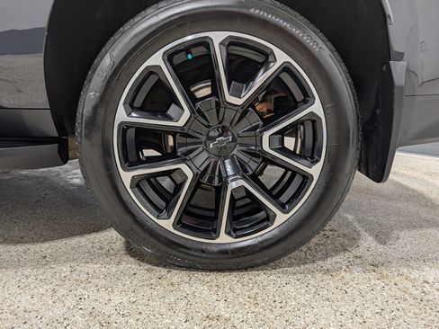 Used 2023 Chevrolet Suburban RST image 12