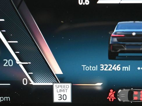 Used 2023 BMW 760i xDrive 760i xDrive w/ Luxury Rear Seating Package image 13