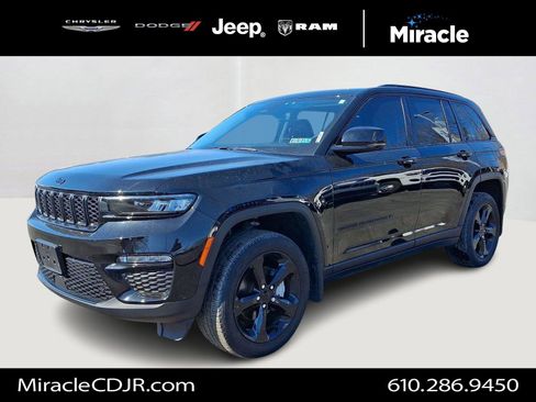 Used 2023 Jeep Grand Cherokee Limited w/ Black Appearance Package image 3