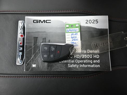 Used 2025 GMC Sierra 2500 AT4X image 19