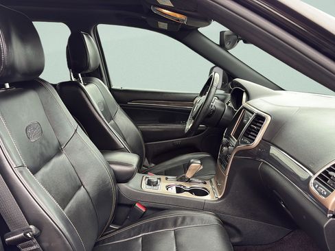 Used 2017 Jeep Grand Cherokee Overland w/ Jeep Active Safety Group AWD/4WD image 18