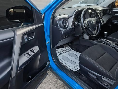 Used 2018 Toyota RAV4 XLE w/ All Weather Liner Package FWD image 14