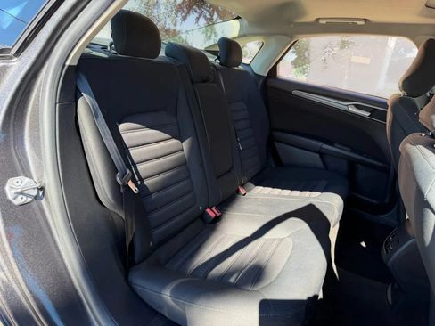 Used 2019 Ford Fusion SE FWD image 22