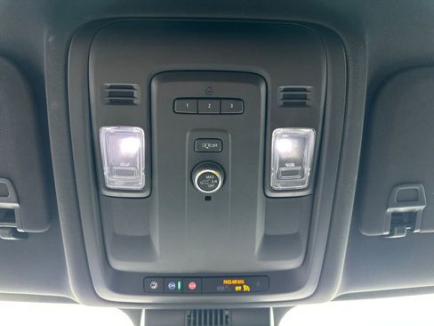 Used 2024 GMC Yukon XL SLT image 31