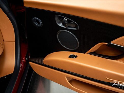 Used 2020 Aston Martin DB11 AMR image 40