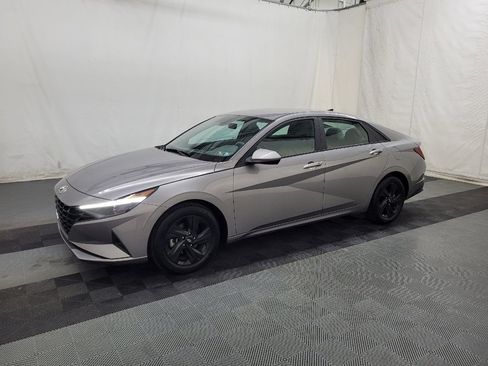 Used 2023 Hyundai Elantra SEL w/ Cargo Package image 2