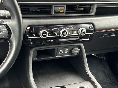 Used 2025 Honda Pilot Sport image 4