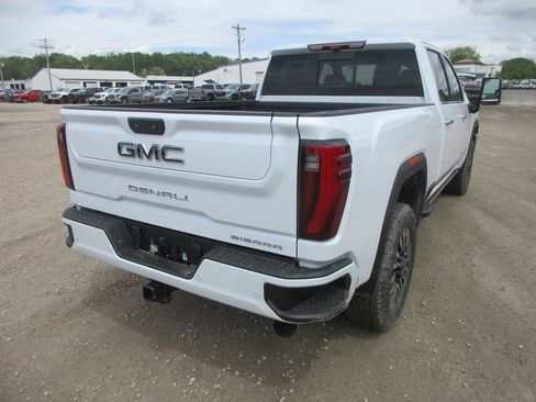 New 2026 GMC Sierra 2500 Denali Ultimate AWD/4WD image 4