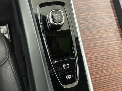 Used 2023 Volvo XC60 B5 Plus image 27