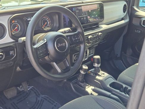 Used 2025 Jeep Wrangler Sport AWD/4WD image 18