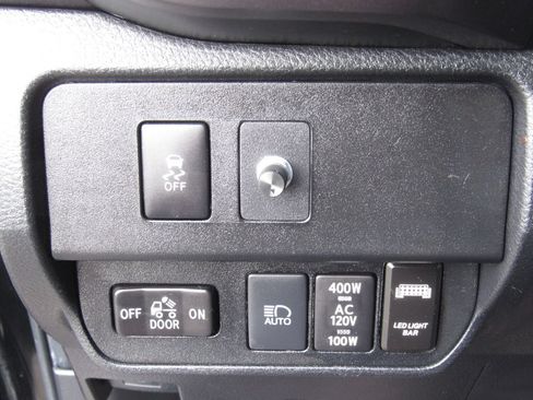 Used 2023 Toyota Tacoma TRD Off-Road w/ Technology Package AWD/4WD image 33