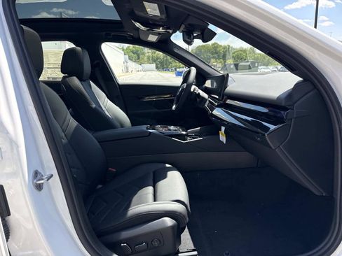 New 2026 BMW 550e xDrive w/ Premium Package AWD/4WD image 16