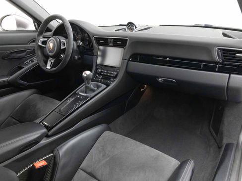 Used 2018 Porsche 911 Carrera T RWD image 2