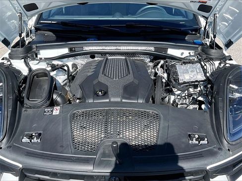 Certified 2025 Porsche Macan image 23