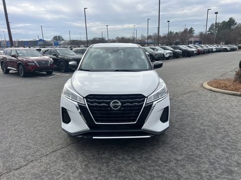 Certified 2021 Nissan Kicks S image 2