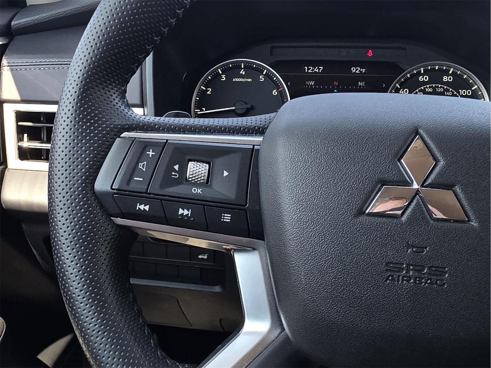 Used 2024 Mitsubishi Outlander SE FWD image 12