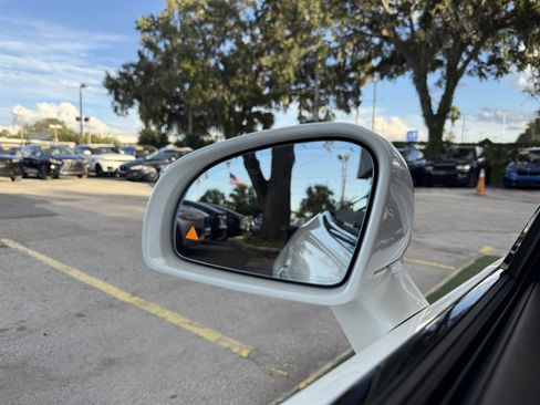 Used 2015 Mercedes-Benz SL 550 w/ Driver Assistance Package image 33