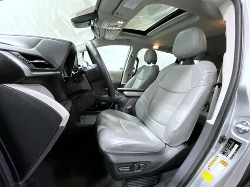 Used 2024 Toyota Sienna XLE image 10