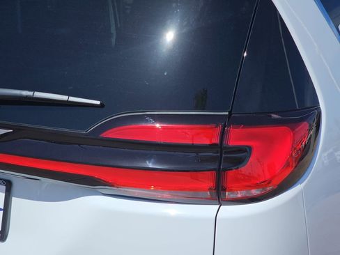 New 2027 Chrysler Pacifica Select FWD image 41