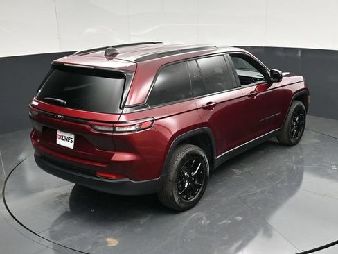 Used 2025 Jeep Grand Cherokee Altitude AWD/4WD image 43