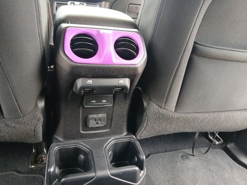 Used 2020 Jeep Wrangler Unlimited Sahara AWD/4WD image 17