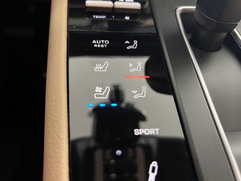 Certified 2026 Porsche Macan AWD/4WD image 23