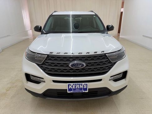 Used 2024 Ford Explorer XLT w/ Equipment Group 202A image 9
