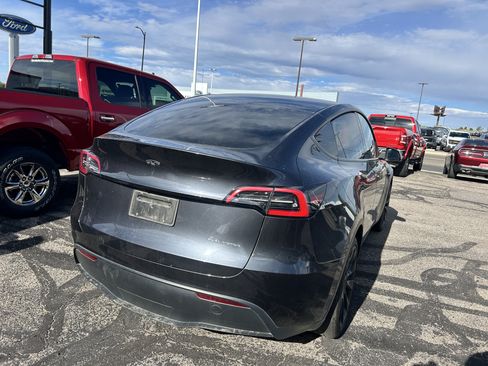 Used 2024 Tesla Model Y Long Range AWD/4WD image 4