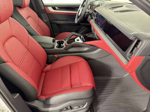 Used 2026 Porsche Cayenne image 30