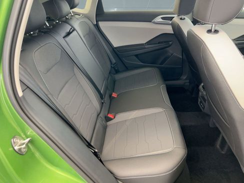 New 2026 Volkswagen Taos SE image 28